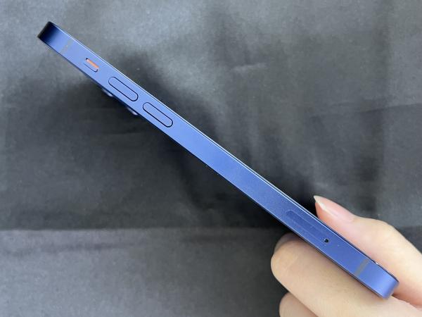 Apple iPhone 12