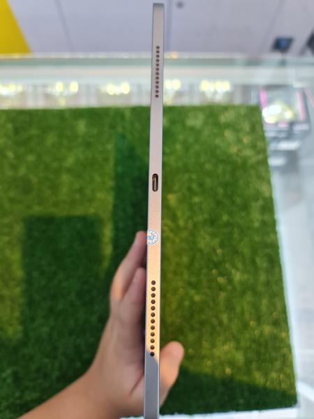 Apple iPad AIR 13-INCH