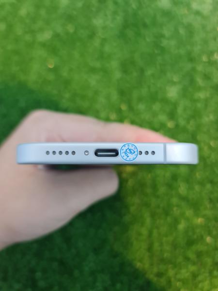 Apple iPhone 16